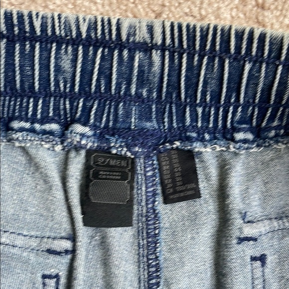 Forever 21 (21 men) Blue Jean Shorts Elastic Waistband Casual - Picture 2 of 3